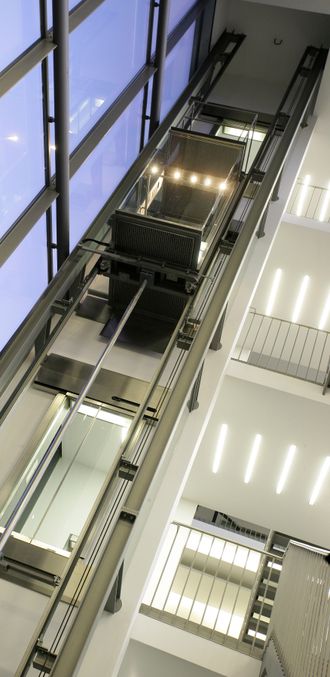 Häfelein & Windeck Aufzugbau, Aufzug für Büro und Geschäft
