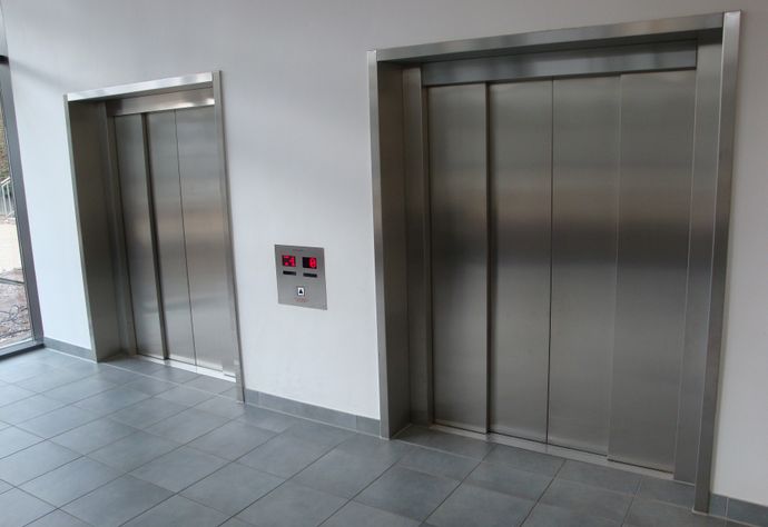 Häfelein & Windeck Aufzugbau, Lastenaufzug