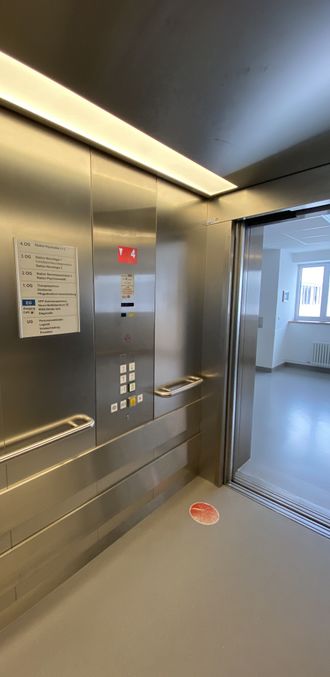 Häfelein & Windeck Aufzugbau, Lastenaufzug