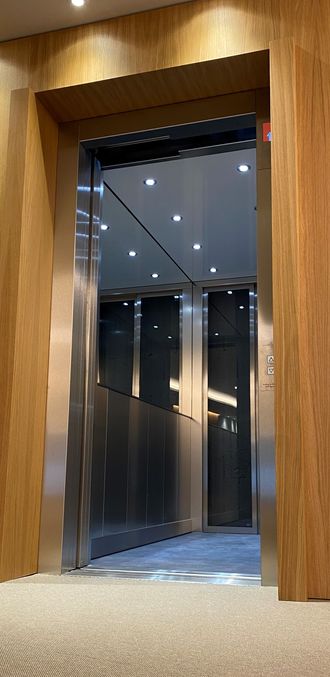 Häfelein & Windeck Aufzugbau, Aufzug für Büro und Geschäft